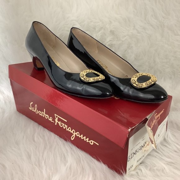 Salvatore Ferragamo Black Ginkana Gold Medallion Pumps Low Heels 7 AA - Picture 1 of 9